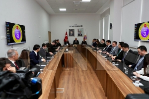 Vali Erol, Bas�n Mensuplar�na De�erlendirmelerde Bulundu